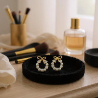 ATHENA COLLECTION - CHIC PEARL BOW EARRINGS - CZER915 GOLD 