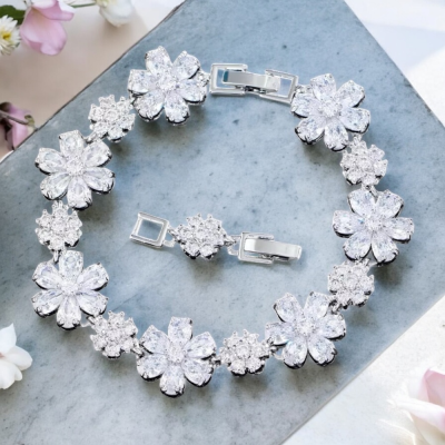 CUBIC ZIRCONIA COLLECTION - GLITZY GLAM FLOWER BRACELET - SILVER (BR176)