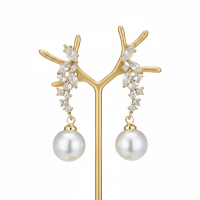 CUBIC ZIRCONIA COLLECTION - GLEAMING PEARL DROP EARRINGS - CZER636 GOLD