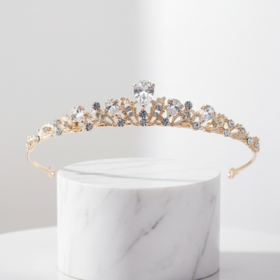 CUBIC ZIRCONIA COLLECTION - CHIC STARLET TIARA - AHB181 GOLD