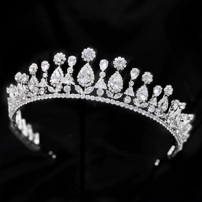 CUBIC ZIRCONIA COLLECTION - GLAM DIVA TIARA - AHB111